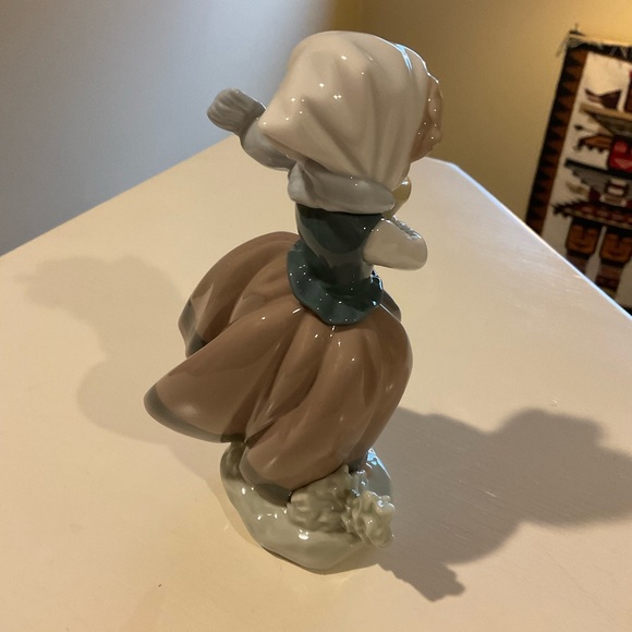 Spring is Here Girl Figurine - Picture 3 of 7